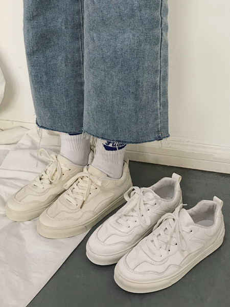 Γυναικεία πάνινα παπούτσια με κορδόνια και επίπεδη σόλα - σε δύο χρώματα