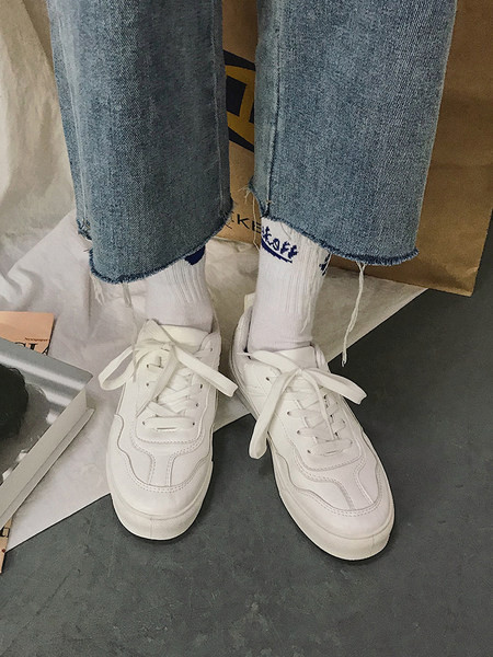 Γυναικεία πάνινα παπούτσια με κορδόνια και επίπεδη σόλα - σε δύο χρώματα