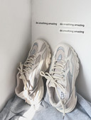 Sieviešu kedas ar mežģīnēm un sietu