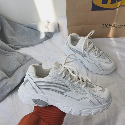 Sieviešu kedas ar mežģīnēm un sietu