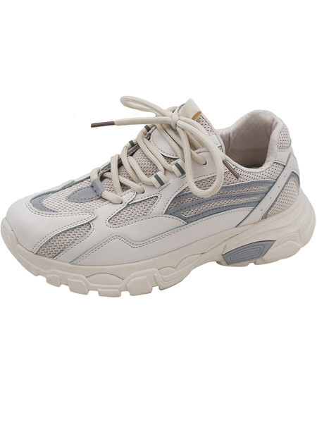 Sieviešu kedas ar mežģīnēm un sietu