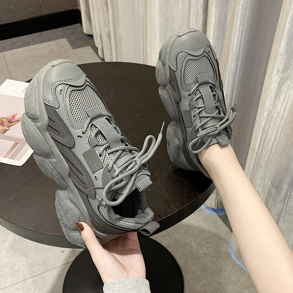 Adidași moderni din piele ecologică și țesătură plasă