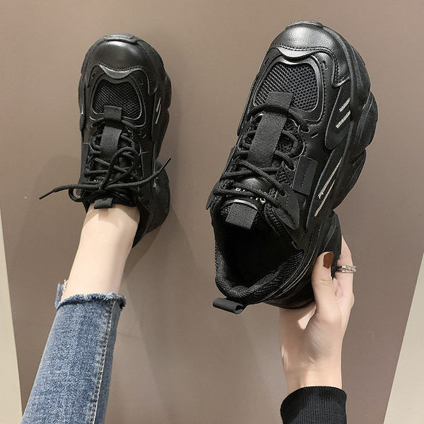 Adidași moderni din piele ecologică și țesătură plasă