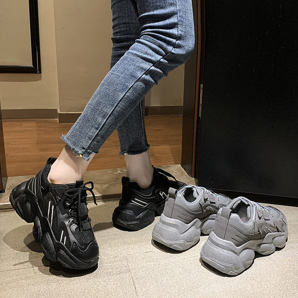 Adidași moderni din piele ecologică și țesătură plasă