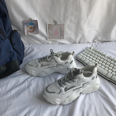 Ikdienas kedas ar raupju zoli un mežģīnēm trīs krāsās