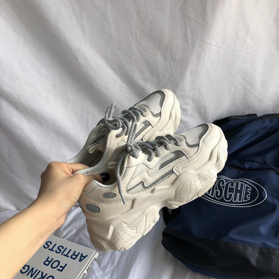 Ikdienas kedas ar raupju zoli un mežģīnēm trīs krāsās