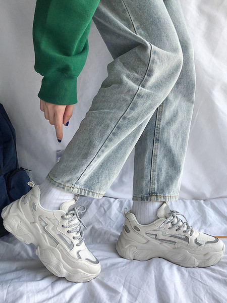 Ikdienas kedas ar raupju zoli un mežģīnēm trīs krāsās