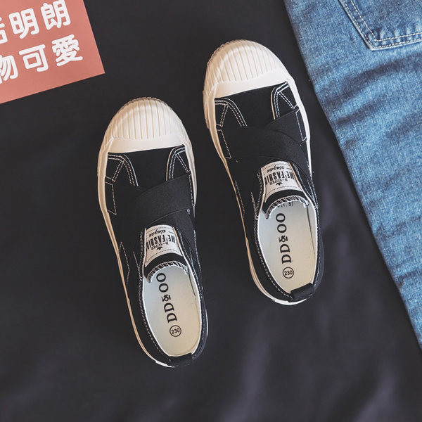 Νέο μοντέλο γυναικεία αθλητικά παπούτσια σε μπεζ και μαύρο χρώμα με επίπεδη σόλα