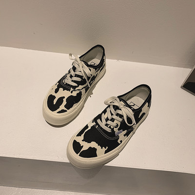 Γυναικεία αθλητικά παπούτσια με άνιμαλ εκτύπωση