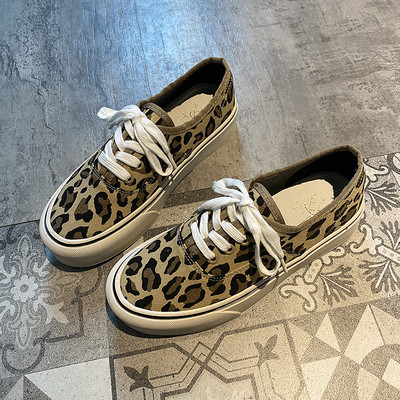 Γυναικεία αθλητικά παπούτσια με άνιμαλ εκτύπωση