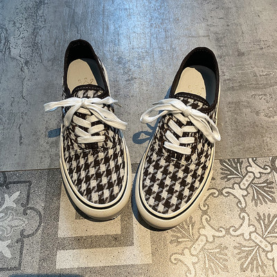 Γυναικεία αθλητικά παπούτσια με άνιμαλ εκτύπωση