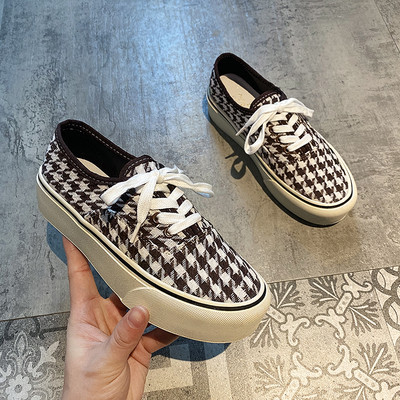 Γυναικεία αθλητικά παπούτσια με άνιμαλ εκτύπωση