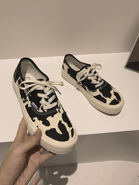 Γυναικεία αθλητικά παπούτσια με άνιμαλ εκτύπωση