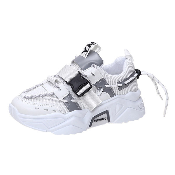 Modernas kedas ar saitēm un plastmasas aizdari