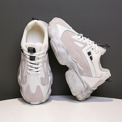 Jauns kedu modelis ar šņorēm un raupju zoli