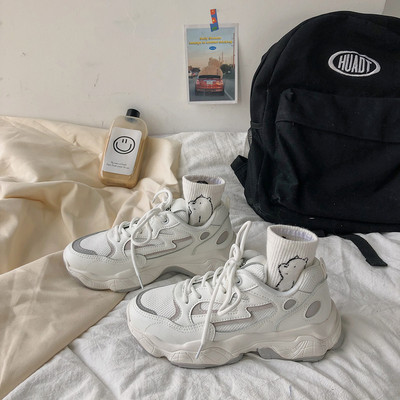 Adidași casual cu șireturi și talpă aspră