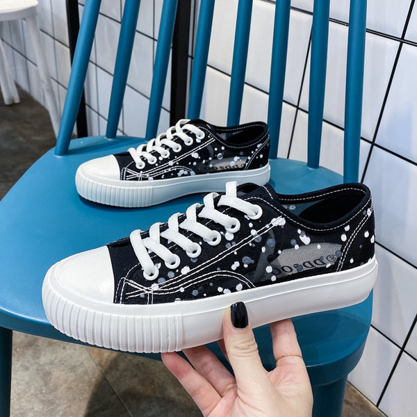 Vasarai piemērotas ikdienas sieviešu kedas ar plakanām zolēm