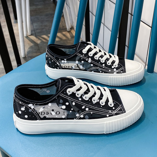 Vasarai piemērotas ikdienas sieviešu kedas ar plakanām zolēm