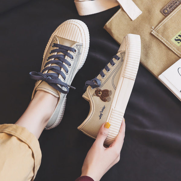 Adidasi de dama cu aplicatie si talpa plata in diferite culori