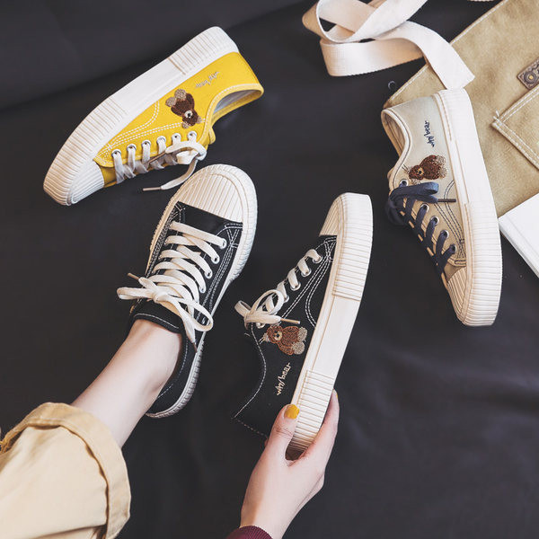 Adidasi de dama cu aplicatie si talpa plata in diferite culori