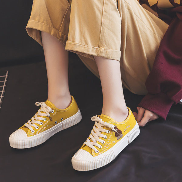 Adidasi de dama cu aplicatie si talpa plata in diferite culori