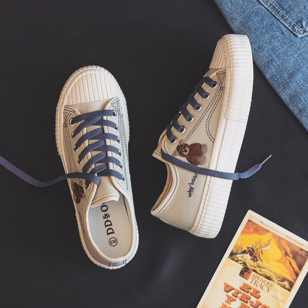 Adidasi de dama cu aplicatie si talpa plata in diferite culori