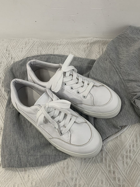 Ikdienas sieviešu kedas - tīrs modelis