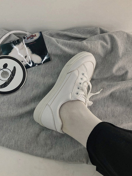 Ikdienas sieviešu kedas - tīrs modelis