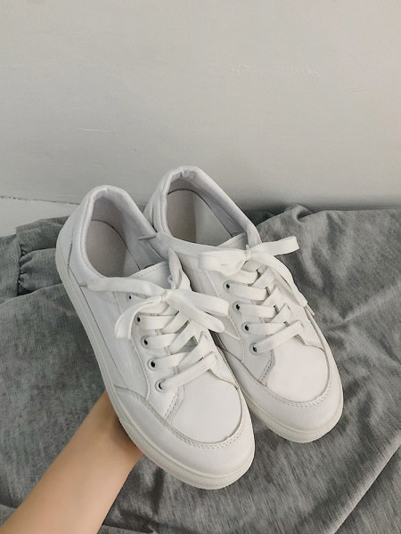 Ikdienas sieviešu kedas - tīrs modelis