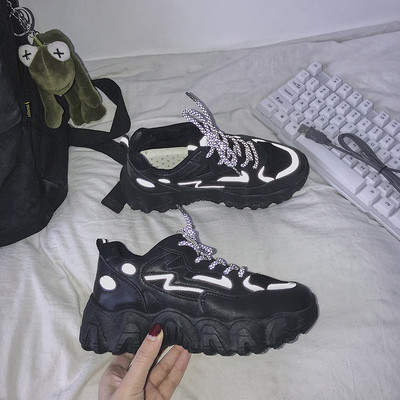 Ikdienas sieviešu kedas ar raupju zoli