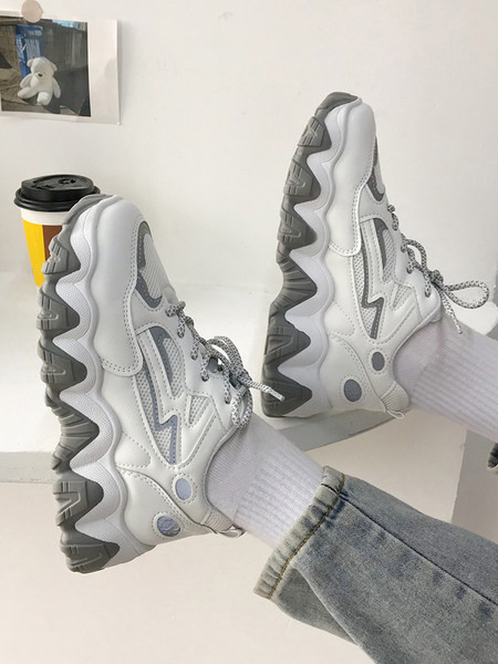 Ikdienas sieviešu kedas ar raupju zoli