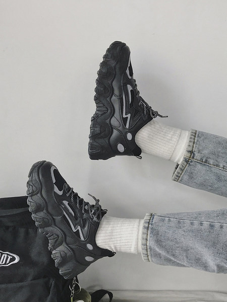 Ikdienas sieviešu kedas ar raupju zoli