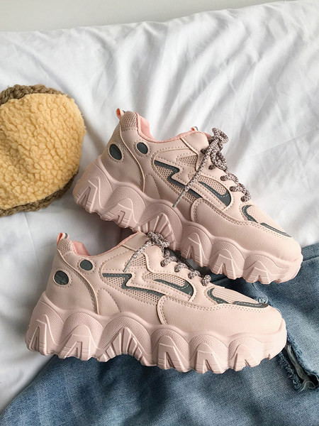 Ikdienas sieviešu kedas ar raupju zoli