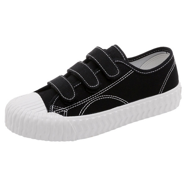 Jauns sieviešu kedu modelis ar uzlīmēm un plakanu zoli