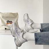 Sieviešu kedas ar sietu un augstu zoli - baltas