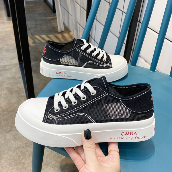 Ikdienas sieviešu kedas ar plakanām zolēm - baltas un melnas