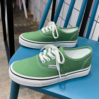 Ikdienas sieviešu kedas ar plakanām zolēm un šņorēm - vairākās krāsās