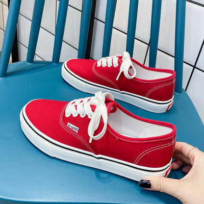 Ikdienas sieviešu kedas ar plakanām zolēm un šņorēm - vairākās krāsās