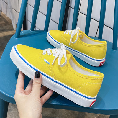 Ikdienas sieviešu kedas ar plakanām zolēm un šņorēm - vairākās krāsās