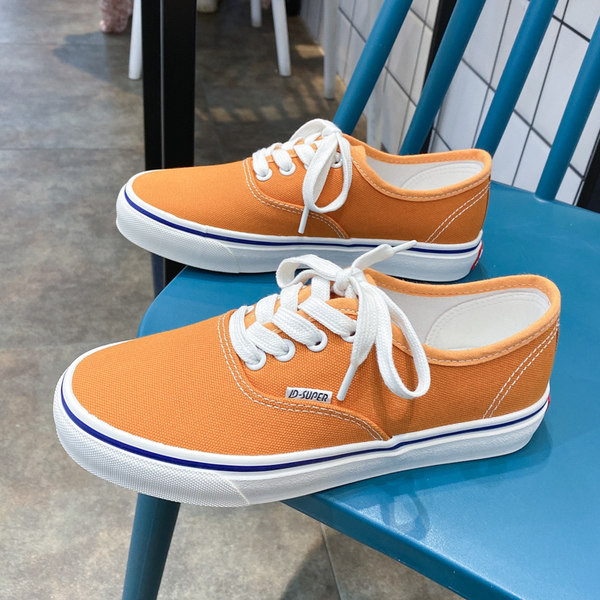 Ikdienas sieviešu kedas ar plakanām zolēm un šņorēm - vairākās krāsās