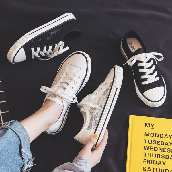 Tenisi dama cu sireturi si dantela in alb si negru