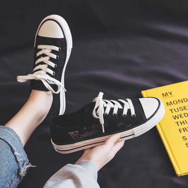 Tenisi dama cu sireturi si dantela in alb si negru