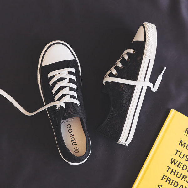 Tenisi dama cu sireturi si dantela in alb si negru