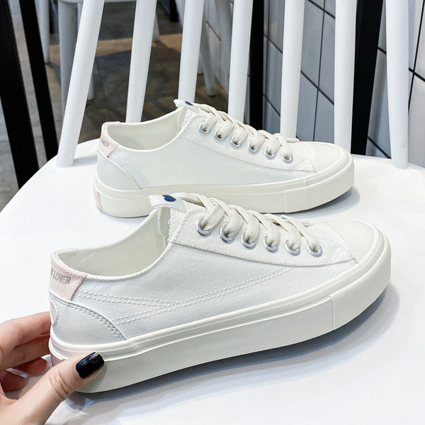 Jauns sieviešu kedu modelis no tekstila ar šņorēm