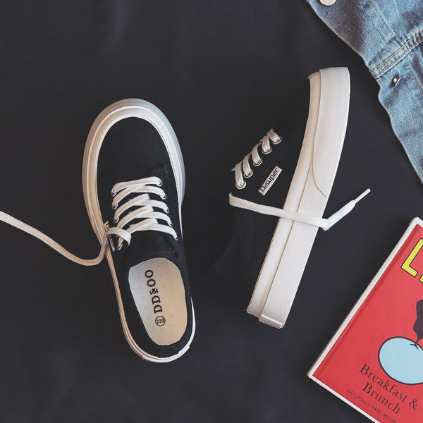 Adidași de damă de culoare uni cu șireturi și lenjerie intima plată