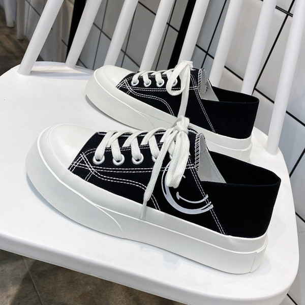 Sporta un ikdienas sieviešu kedas ar mežģīnēm un plakanu zoli