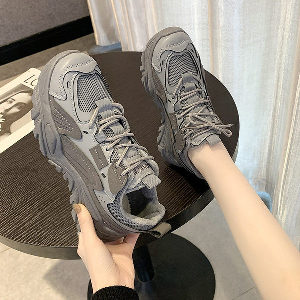 Sieviešu eko-ādas kedas ar rupju zoli un šņorēm