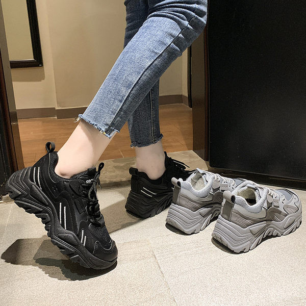 Sieviešu eko-ādas kedas ar rupju zoli un šņorēm