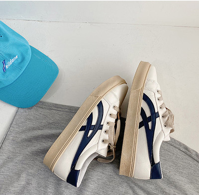 Sieviešu ikdienas kedas ar plakanu zoli - baltā krāsā