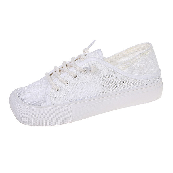 Sieviešu pavasara kedas ar mežģīnēm un plakanu zoli